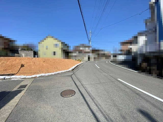 明石市大久保町高丘一丁目①号地　売土地の前面道路含む現地写真