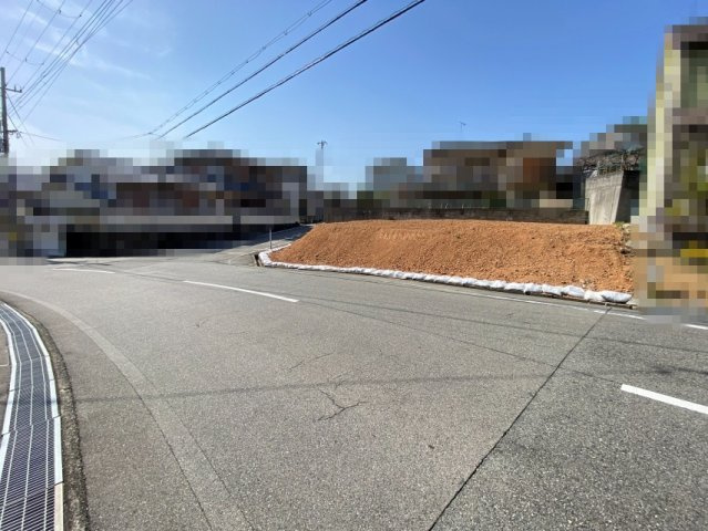 明石市大久保町高丘一丁目①号地　売土地の前面道路含む現地写真