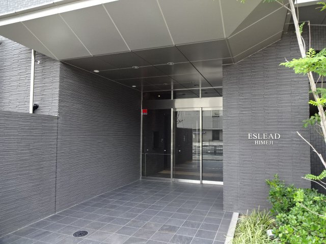 エスリード姫路のエントランス