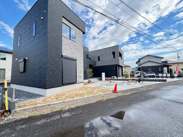 タマタウン　岐阜市粟野西（岩野田小）　全2区画分譲のキッチン|カウンタースペースがついた広々キッチン。浄水器組込み水栓でシンクまわりがスッキリお使いいただけます
