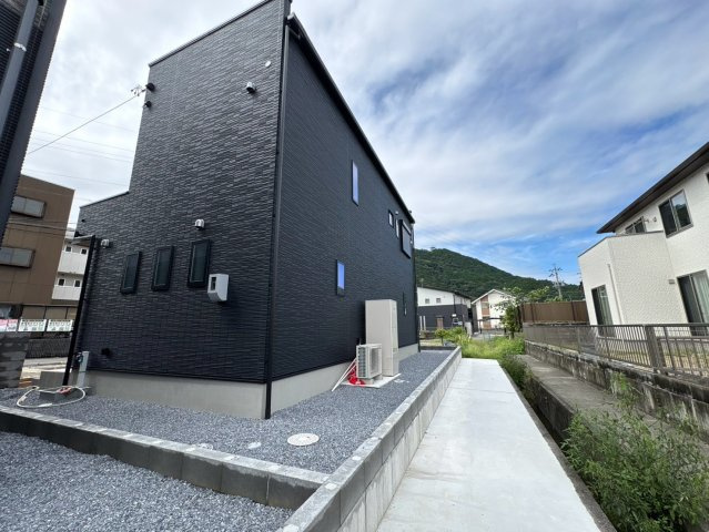 タマタウン　岐阜市粟野西（岩野田小）　全2区画分譲の収納|床下収納は、デッドペースをうまく活かして収納場所を増やしています。