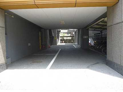 東白島パークホームズの駐車場