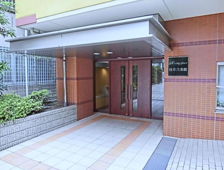ライジングプレイス浅草弐番館のエントランス|「三ノ輪」駅徒歩８分！ペット飼育可能な平成２０年築の新耐震基準マンション、ライジングプレイス浅草弐番館は即日現地案内可能となっておりますので、お気軽にお問い合わせください！
