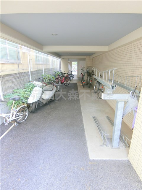 パティーナ蒲田南のその他共用部分|屋根付きの駐輪場