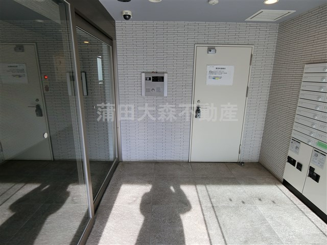 パティーナ蒲田南のエントランス|防犯カメラTVモニター付オートロック宅配BOXメールBOX管理人室