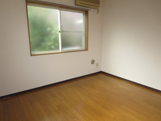 リリックコート翔の洋室