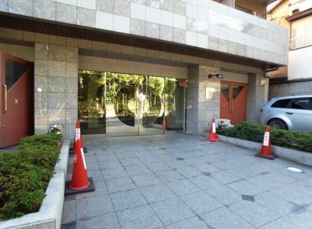 パレステュディオ南青山　分譲賃貸　南東角部屋　高層階のエントランス