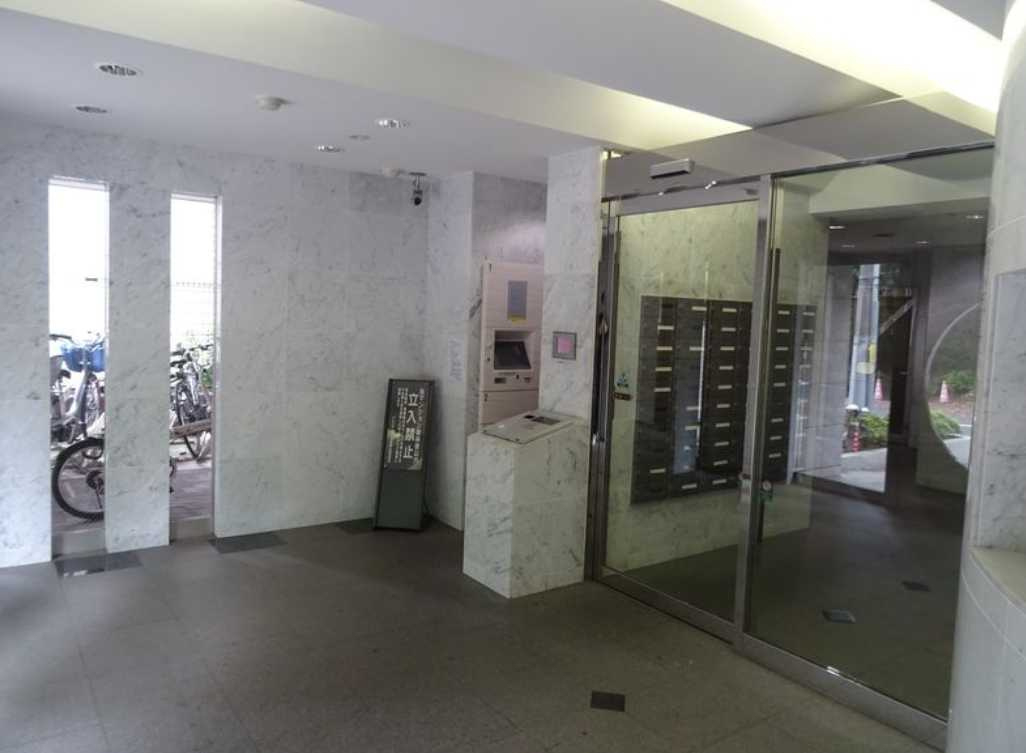 パレステュディオ南青山　分譲賃貸　南東角部屋　高層階のロビー