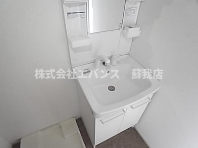 【独立洗面台】 | クレア | 独立洗面台、小物を置くことができて便利です