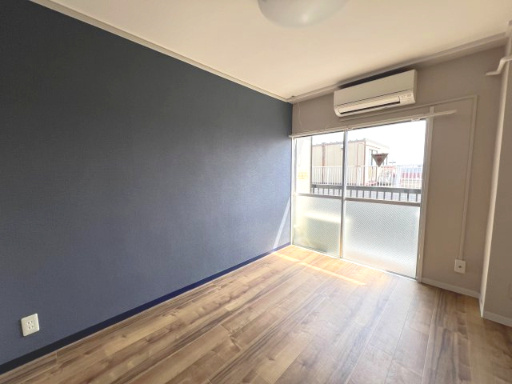 ユーコート国立の洋室|おしゃれなリビングです