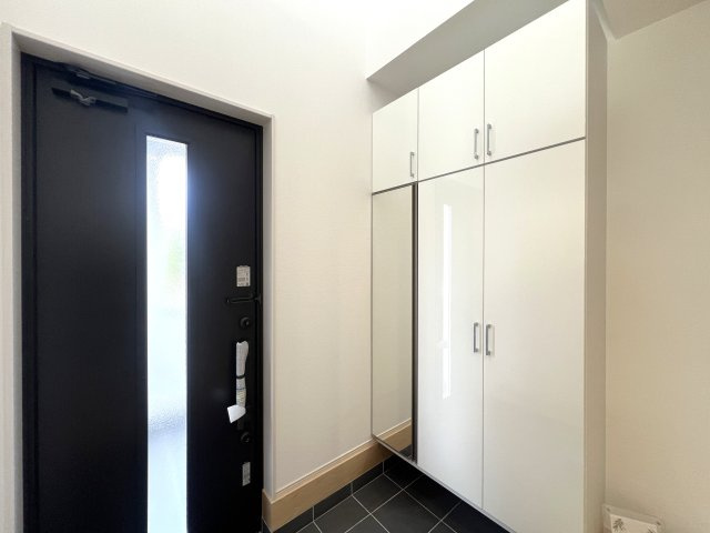 町名は東山田、駅は北山田、ぼく山田【都筑区東山田4丁目新築戸建】の玄関|シンプルで使いやすい玄関です