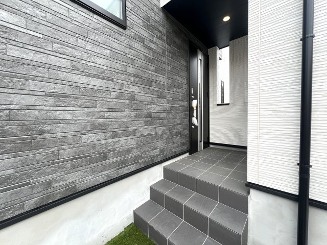 町名は東山田、駅は北山田、ぼく山田【都筑区東山田4丁目新築戸建】の玄関|きれいな玄関です