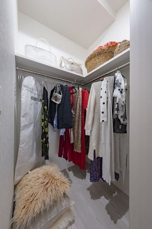 新品家具付きマンション舞鶴19(KaGood福岡)のエントランス|ゆとりのあるエントランスです