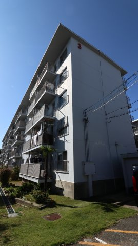 上高丸厚生年金住宅3号棟の外観