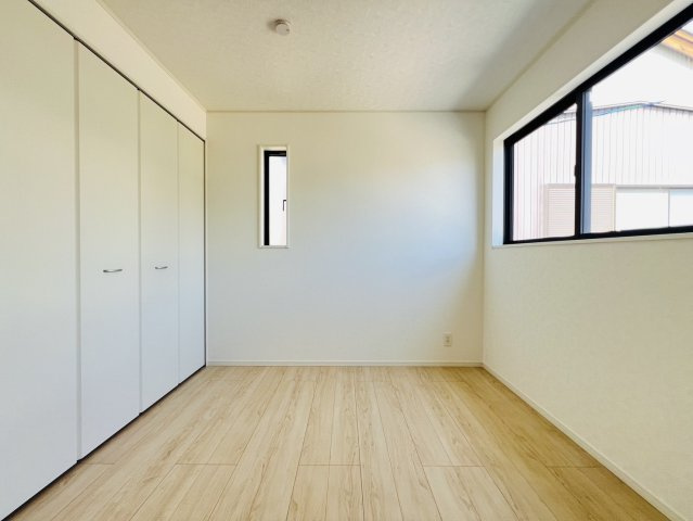 高浜市稗田町5丁目7-2『仲介手数料無料』新築戸建ての洋室