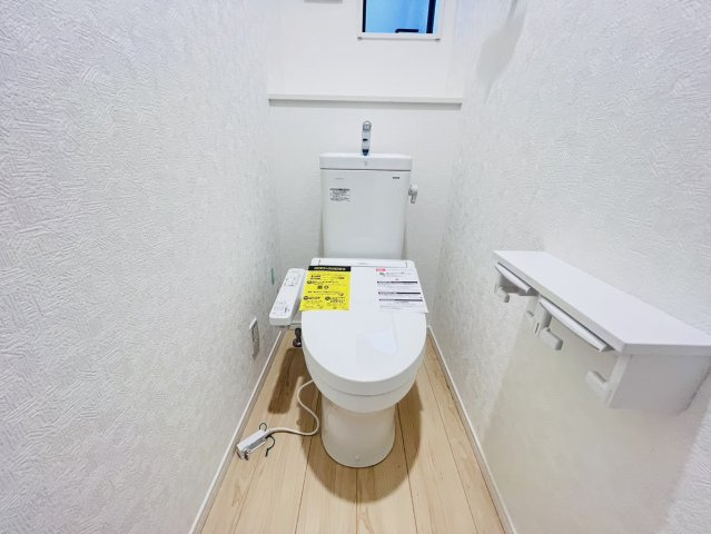 高浜市稗田町5丁目7-2『仲介手数料無料』新築戸建てのトイレ