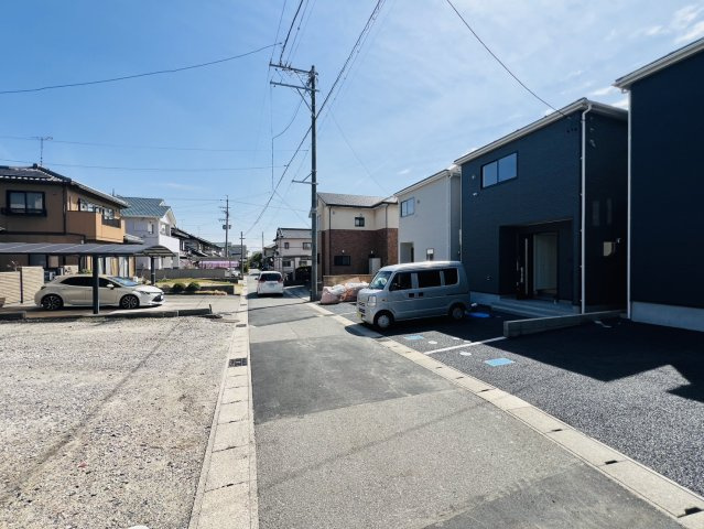 高浜市稗田町5丁目7-2『仲介手数料無料』新築戸建ての前面道路含む現地写真