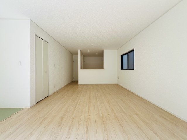 高浜市稗田町5丁目7-2『仲介手数料無料』新築戸建ての居間・リビング