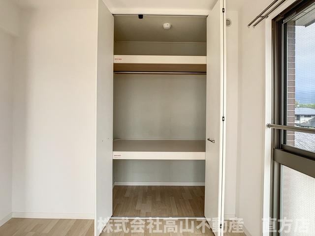 直方市大字感田の賃貸マンションの収納