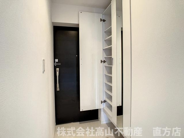 直方市大字感田の賃貸マンションの玄関