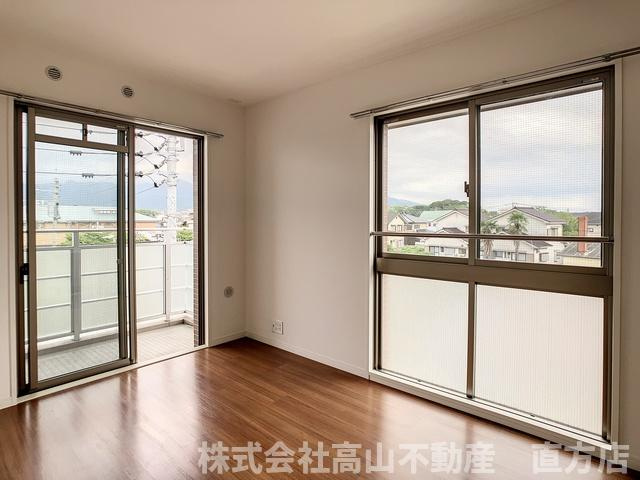 直方市大字感田の賃貸マンションの寝室