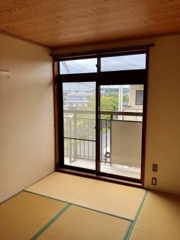 ネオポリスA棟の和室|畳の上でゆっくりとくつろげる和室です