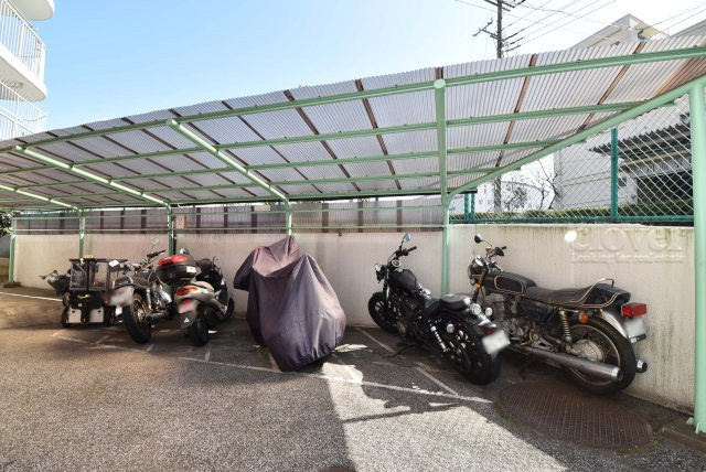【駐車場】 | サンハイツ錦糸公園 | バイク置き場。空き区画の有無や駐輪料金、サイズおよび排気量規定などについては、改めてお問い合わせください。～即日のご見学可能～　お問合せはお気軽にどうぞ。