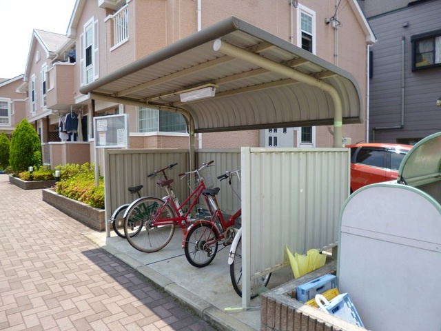 コンフォートⅠのその他共用部分|敷地内専用駐輪場有り。