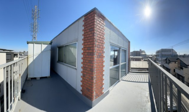 第13大宮ハイツのバルコニー|3方がバルコニーに面しているお部屋です