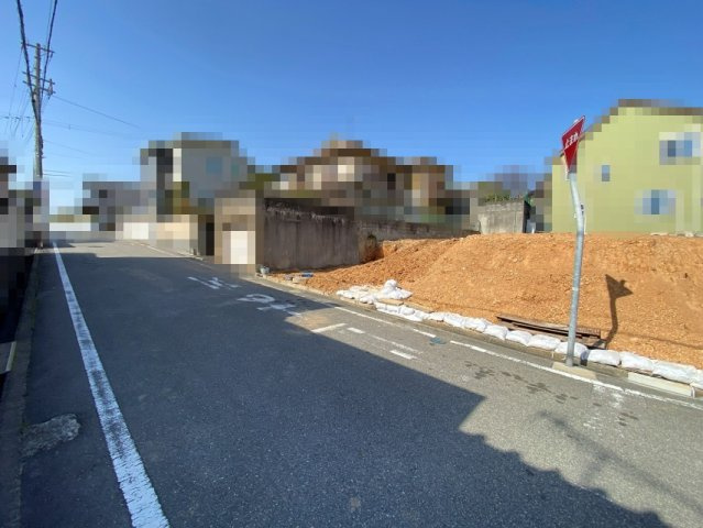 明石市大久保町高丘一丁目②号地　売土地の前面道路含む現地写真