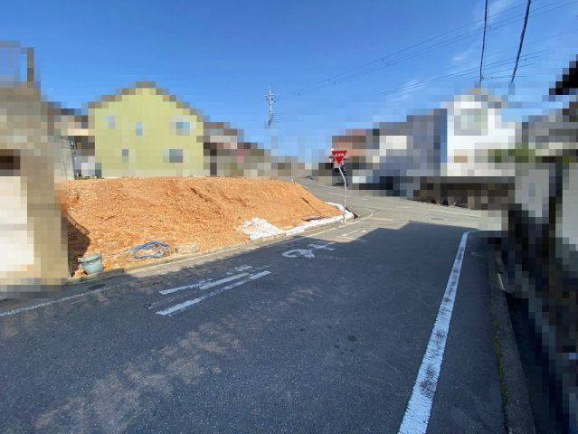明石市大久保町高丘一丁目②号地　売土地の前面道路含む現地写真