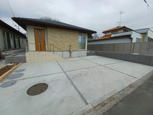 松山町3丁目6-21貸家C棟の駐車場