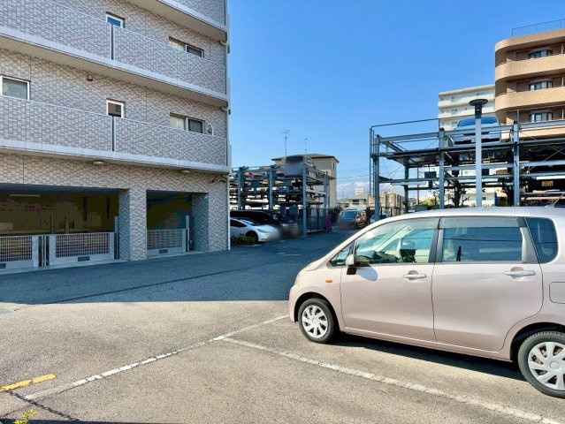 【リフォーム後引渡し】エスリード野洲第2 4Fの駐車場|駐車場空き状況都度確認。