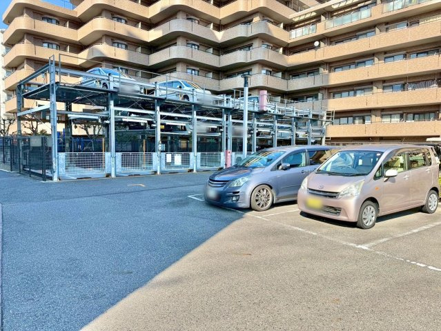 【リフォーム後引渡し】エスリード野洲第2 4Fの駐車場|駐車場空き状況都度確認。