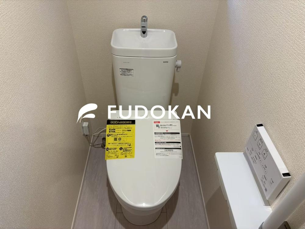 山形市花楯【新築建売住宅】のトイレ|節水タイプのトイレは水道代の節約に繋がります。
