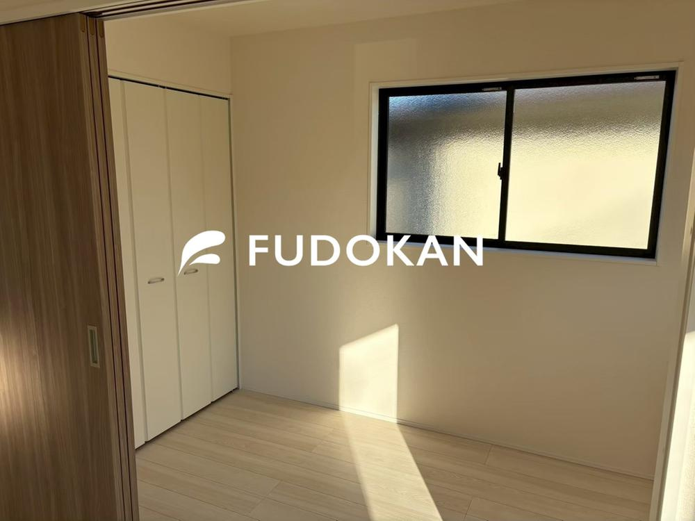 山形市花楯【新築建売住宅】の洋室|客間としてもお子様のプレイルームとしてもご活用頂けます。