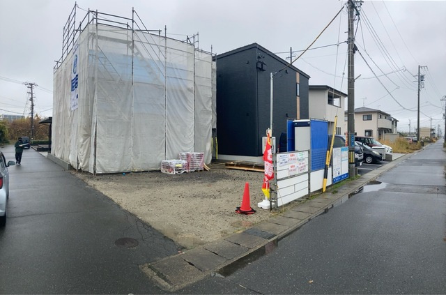 ●津市住吉町 新築戸建の前面道路含む現地写真