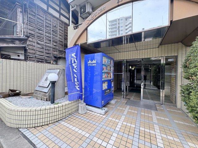 想定年間賃料37.2万　想定利回り13.2％　SRC・RC造の玄関