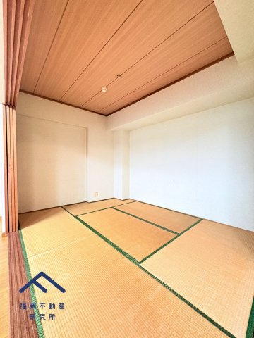 ロワールマンションアール春日の洋室