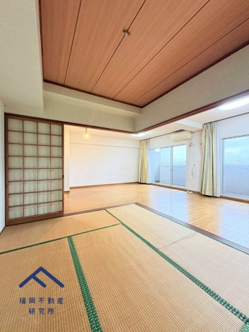 ロワールマンションアール春日の洋室