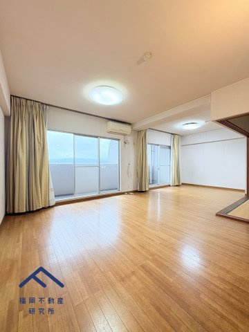 ロワールマンションアール春日の洋室