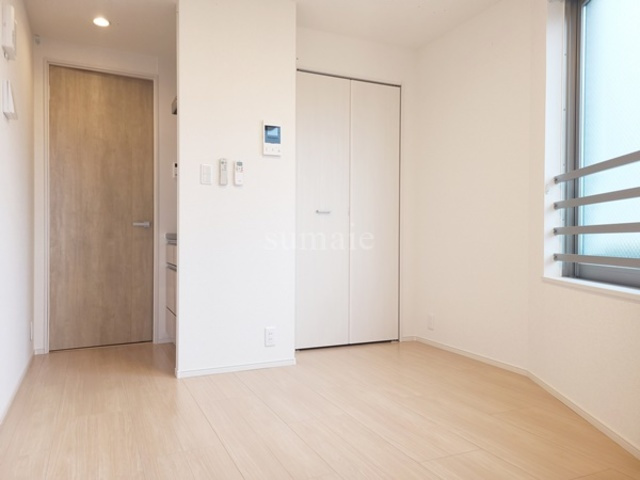 IKEZAWAビルの寝室|5.5帖の明るい居室です☆