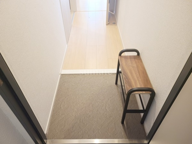 IKEZAWAビルの玄関|玄関です！靴置きも付いてきます☆