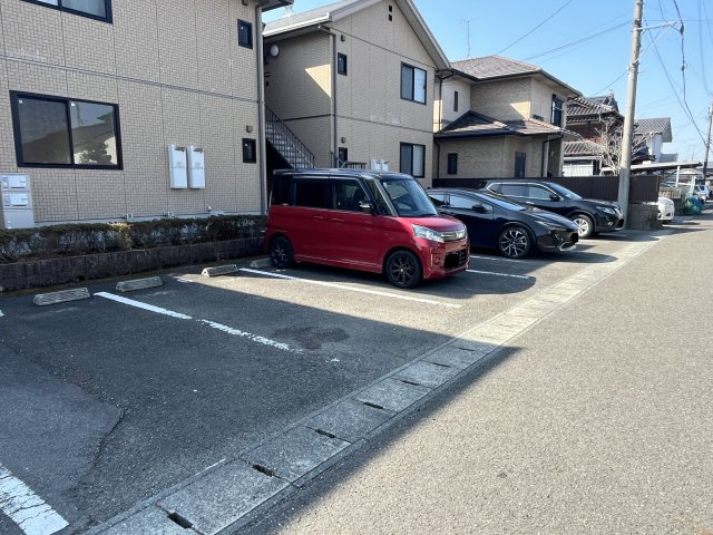 シャンブル・イーストパークⅡの駐車場