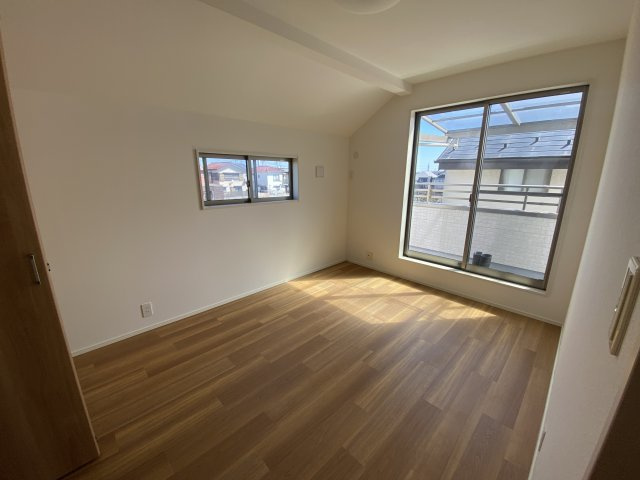 恩多町5丁目　中古戸建の洋室