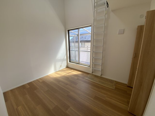 恩多町5丁目　中古戸建の洋室