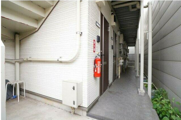 中野区江古田２丁目のアパートのエントランス