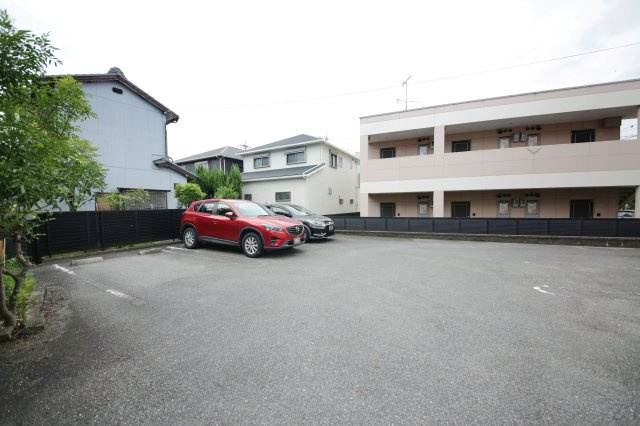 スクエアファミリーの駐車場