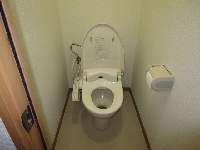 クリスタル和幸のトイレ