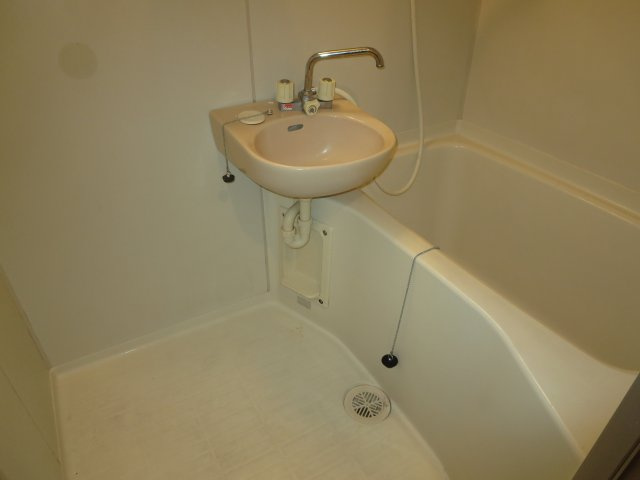 クリスタル和幸の洗面所